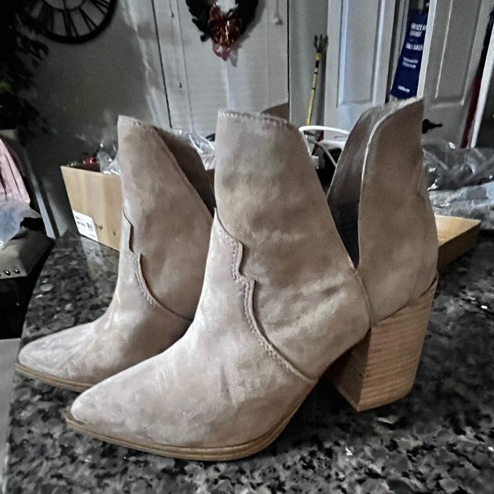 Steve Madden booties size 6